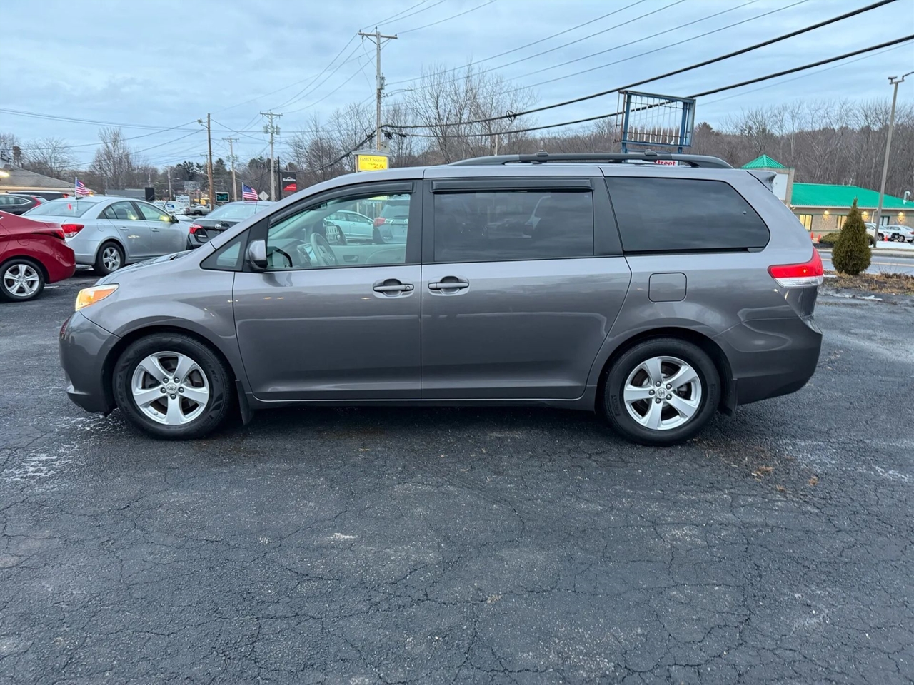 Toyota Sienna LE 8-Pass V6 2011