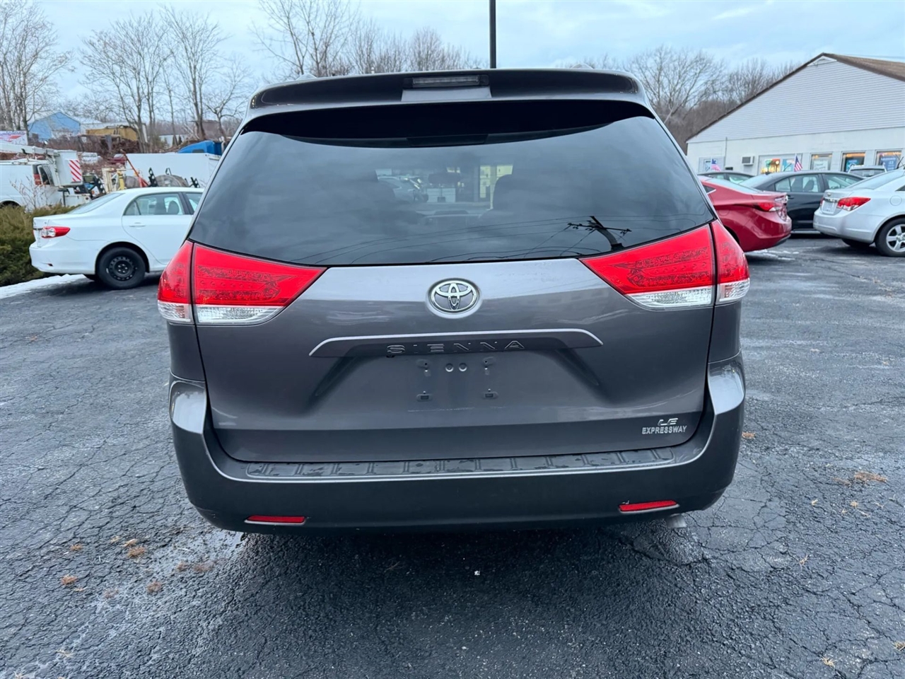 Toyota Sienna LE 8-Pass V6 2011