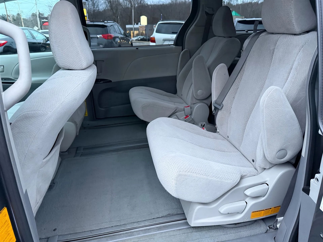 Toyota Sienna LE 8-Pass V6 2011