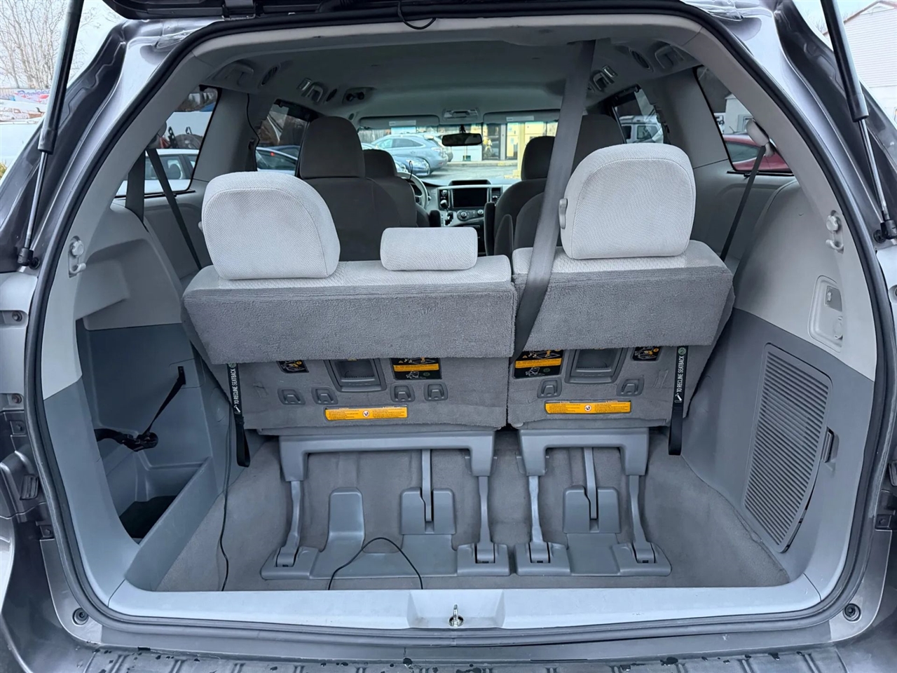 Toyota Sienna LE 8-Pass V6 2011