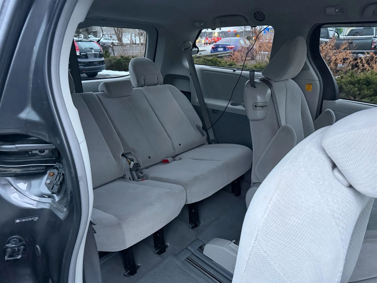 Toyota Sienna LE 8-Pass V6 2011