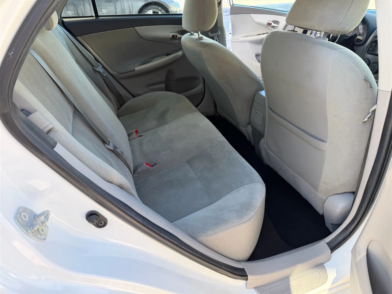 Toyota Corolla LE 4-Speed AT 2013