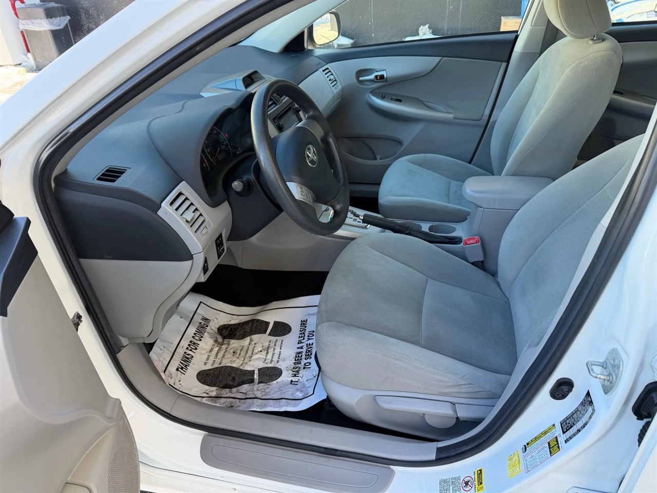 Toyota Corolla LE 4-Speed AT 2013