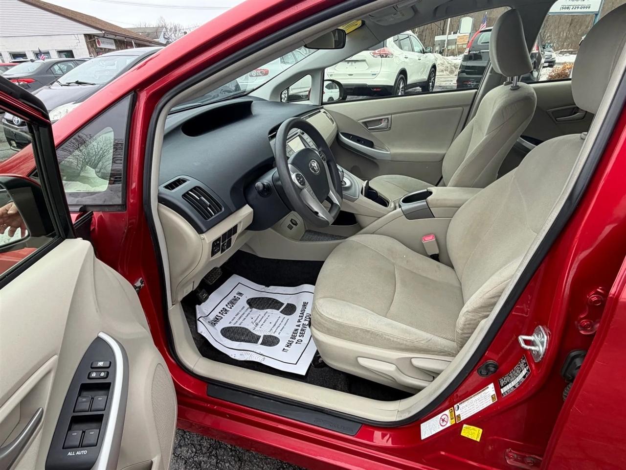 Toyota Prius Prius V 2012