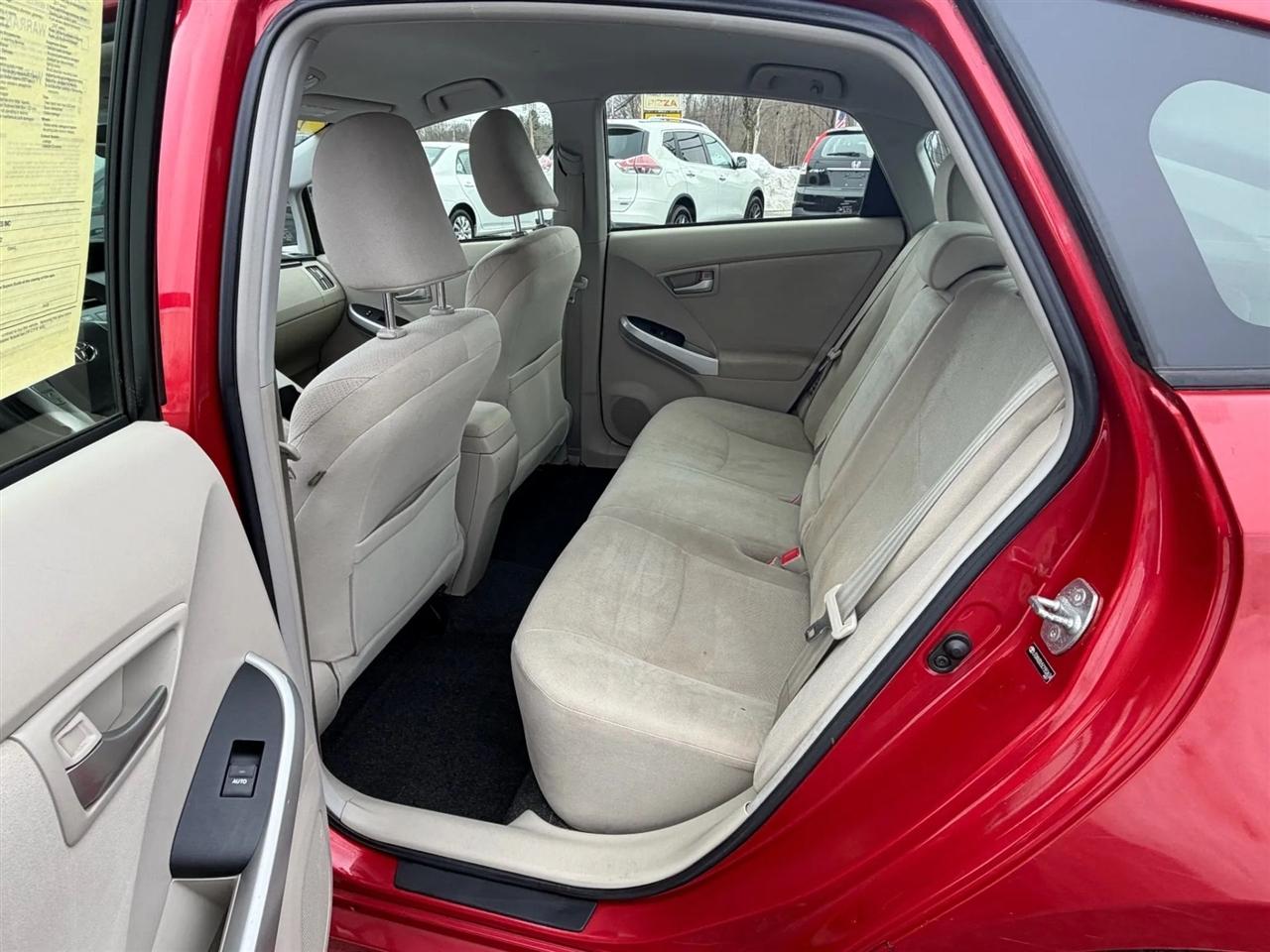 Toyota Prius Prius V 2012