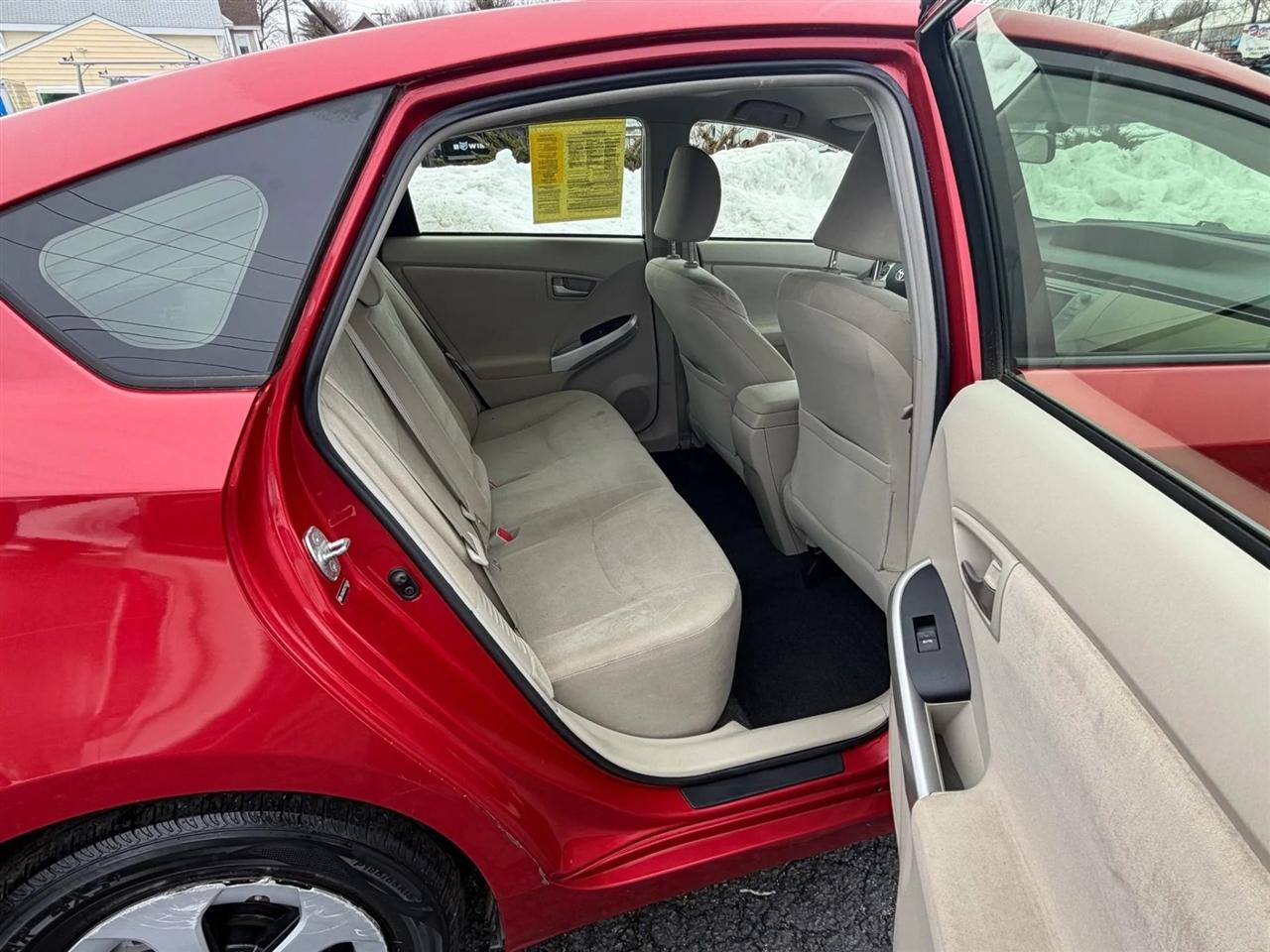 Toyota Prius Prius V 2012