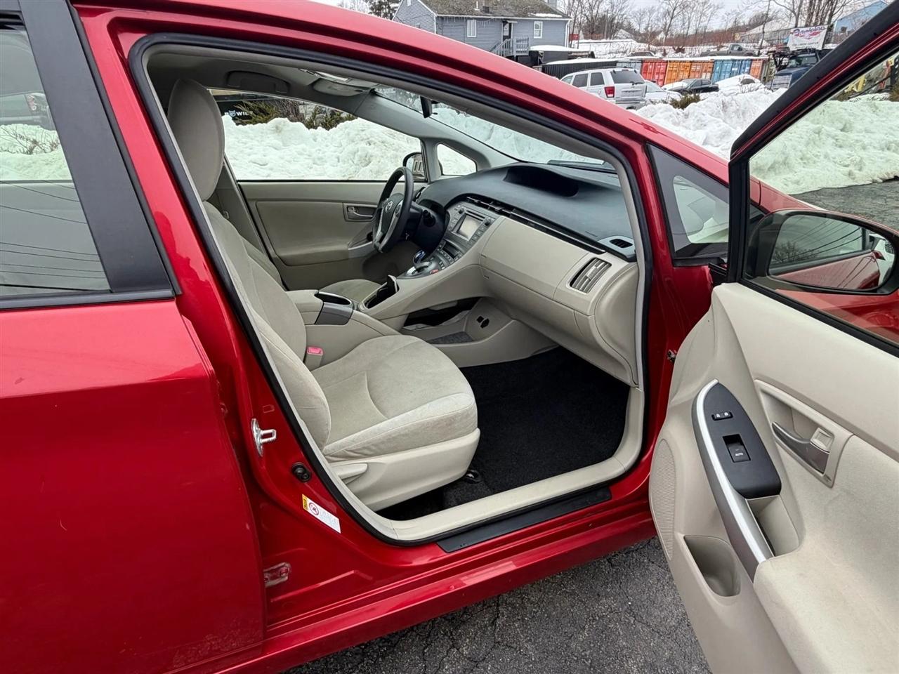 Toyota Prius Prius V 2012