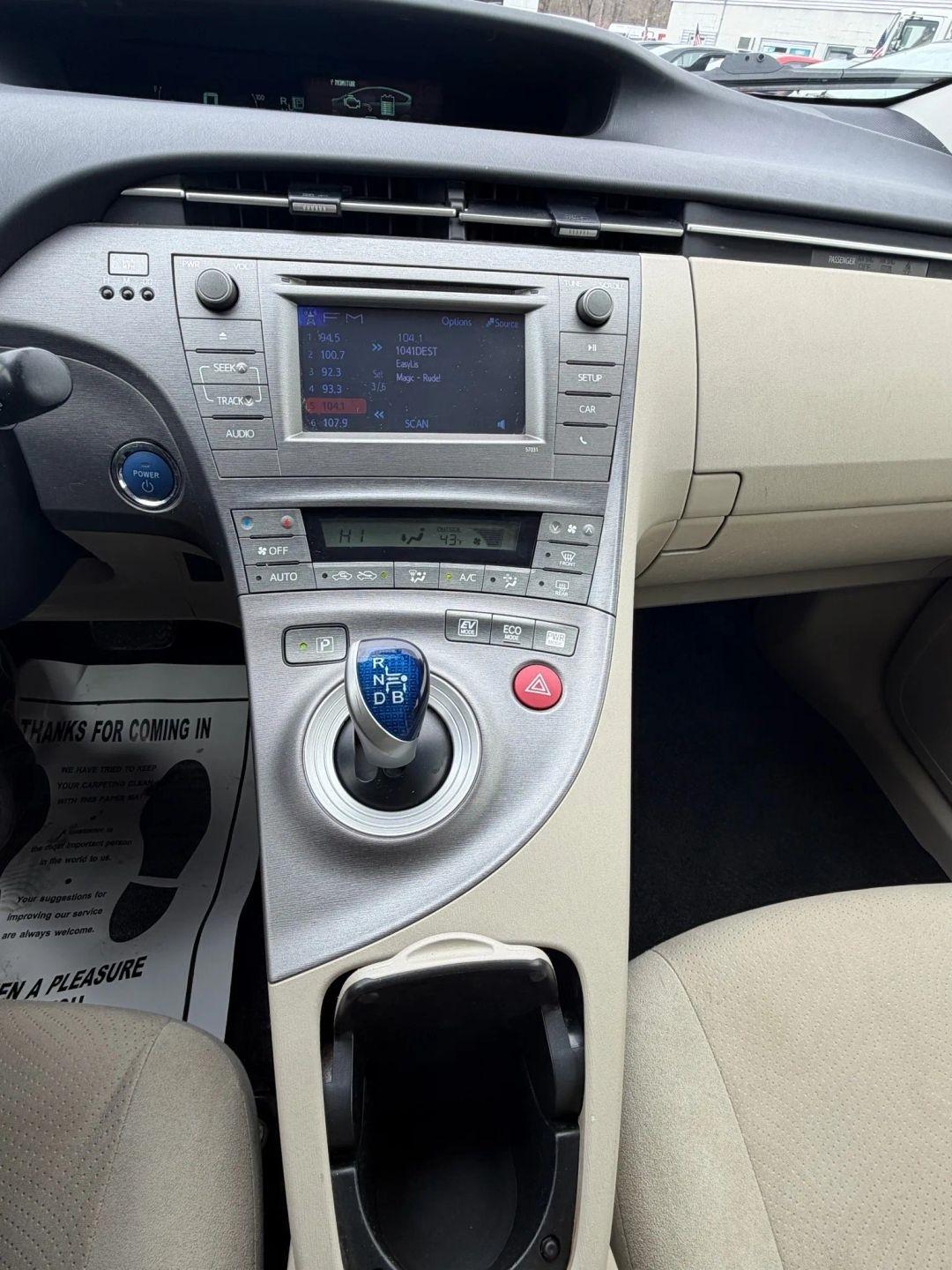 Toyota Prius Prius V 2012