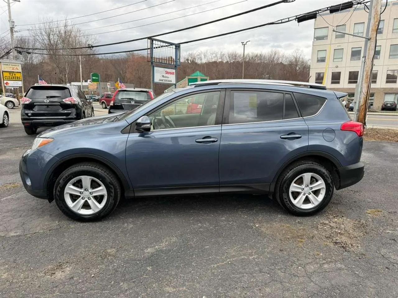 Toyota RAV4 XLE AWD 2013