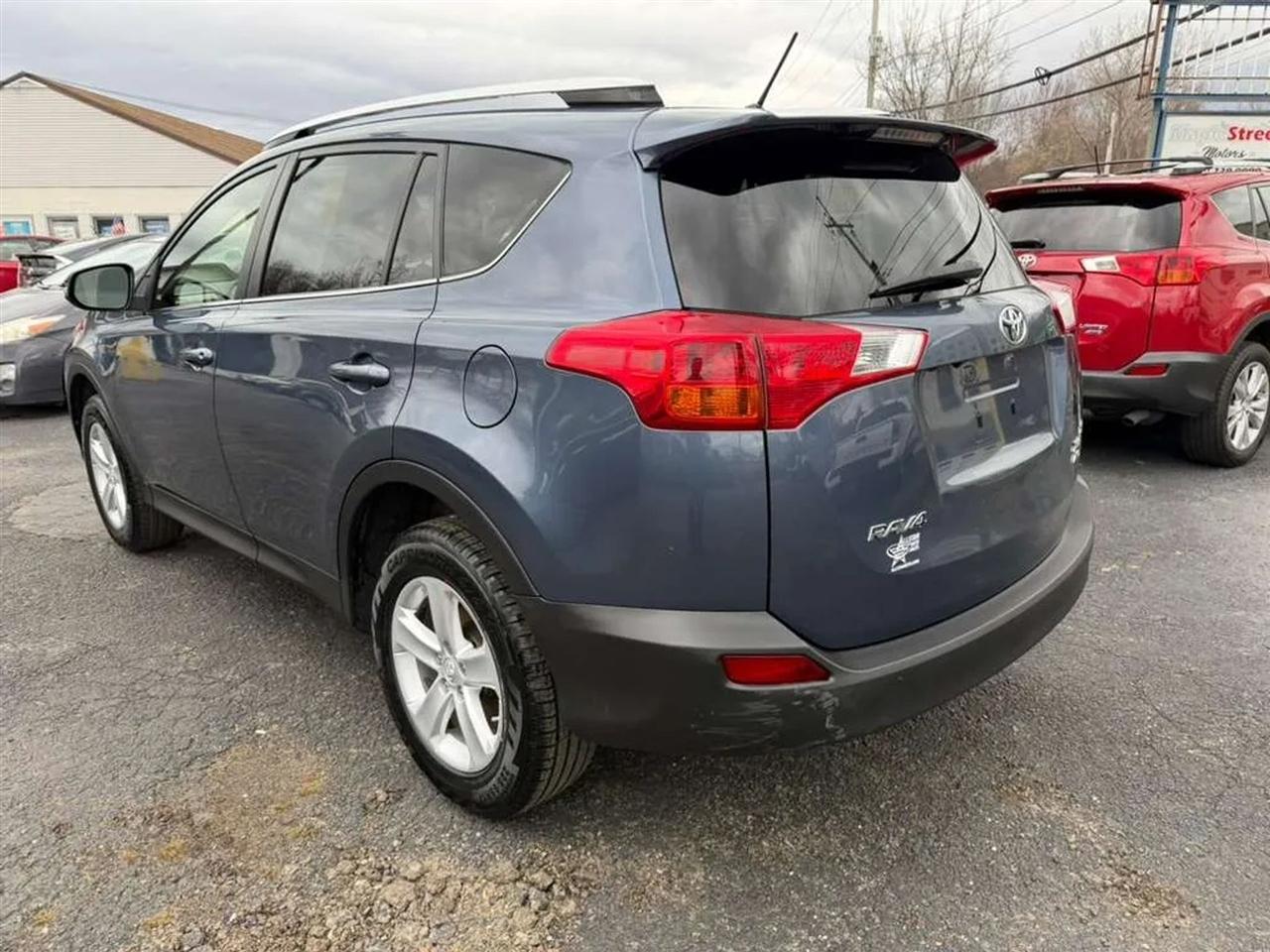 Toyota RAV4 XLE AWD 2013