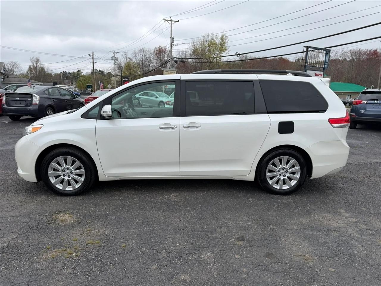Toyota Sienna Limited AWD 7-Passenger V6 2014