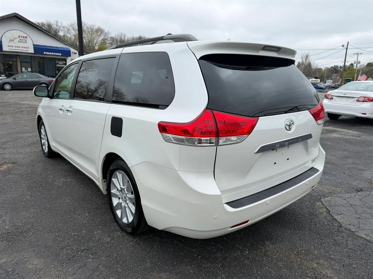Toyota Sienna Limited AWD 7-Passenger V6 2014