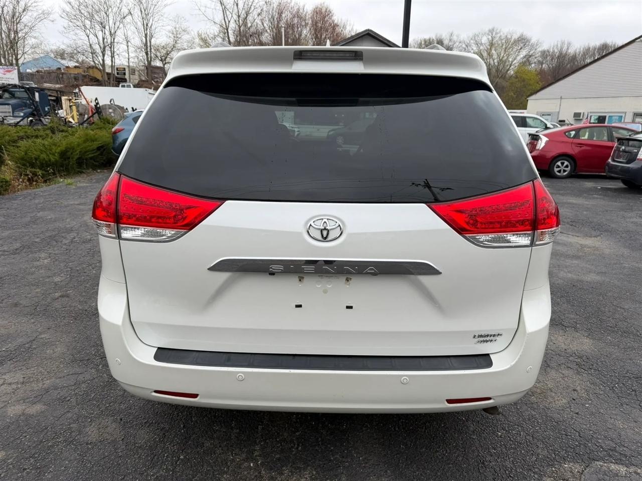 Toyota Sienna Limited AWD 7-Passenger V6 2014