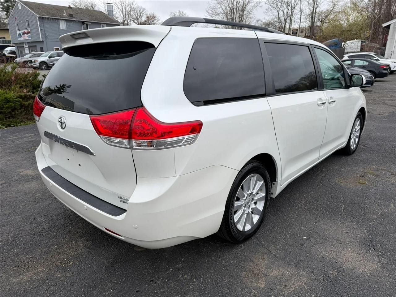 Toyota Sienna Limited AWD 7-Passenger V6 2014