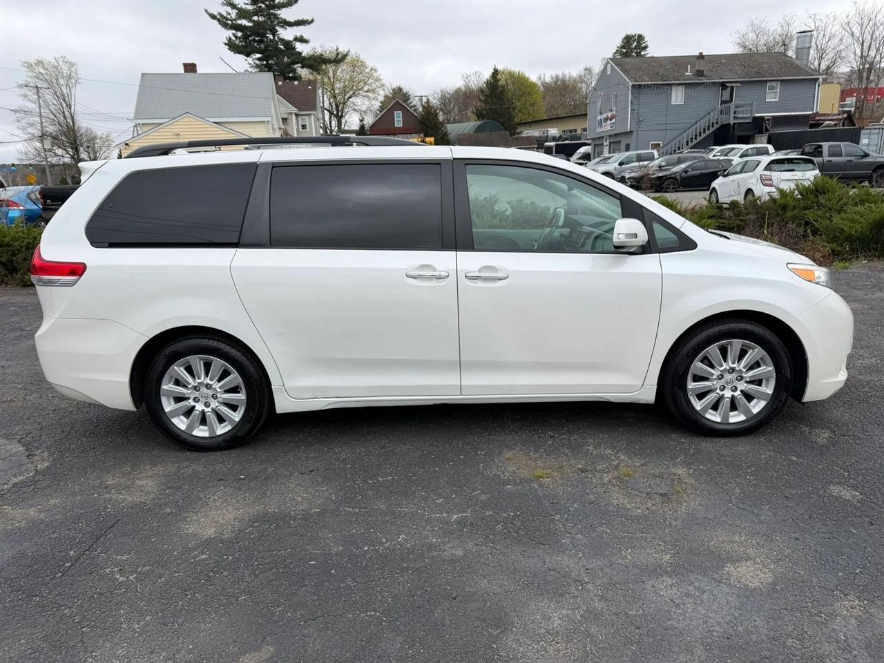 Toyota Sienna Limited AWD 7-Passenger V6 2014
