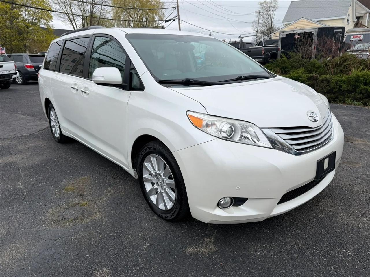 Toyota Sienna Limited AWD 7-Passenger V6 2014