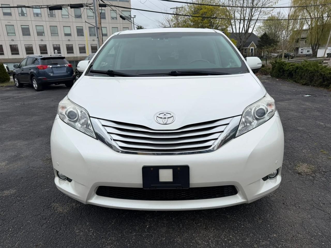Toyota Sienna Limited AWD 7-Passenger V6 2014