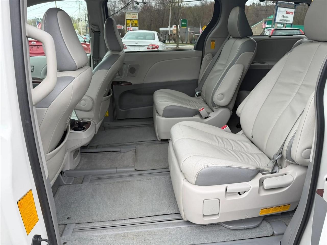 Toyota Sienna Limited AWD 7-Passenger V6 2014