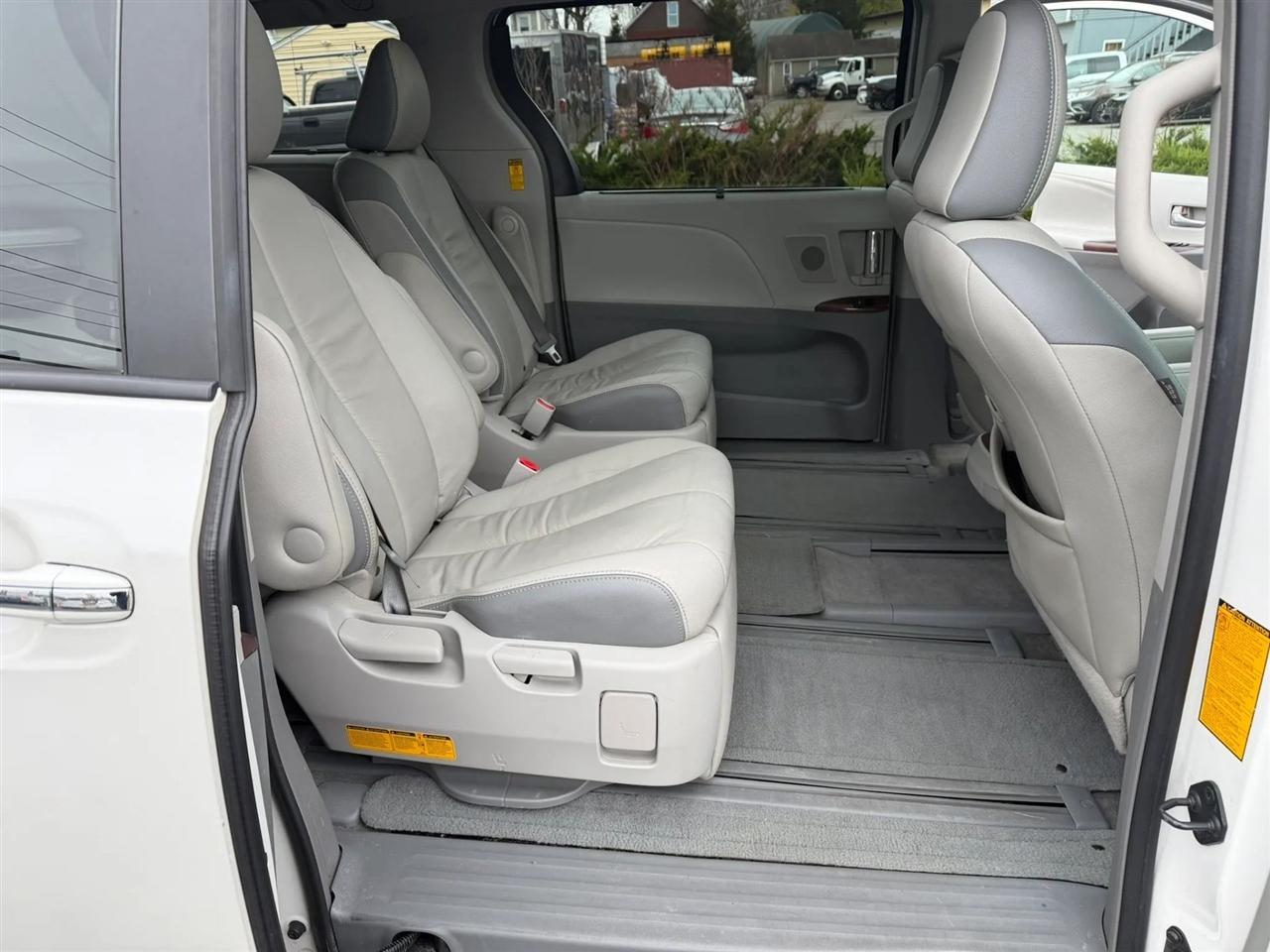 Toyota Sienna Limited AWD 7-Passenger V6 2014