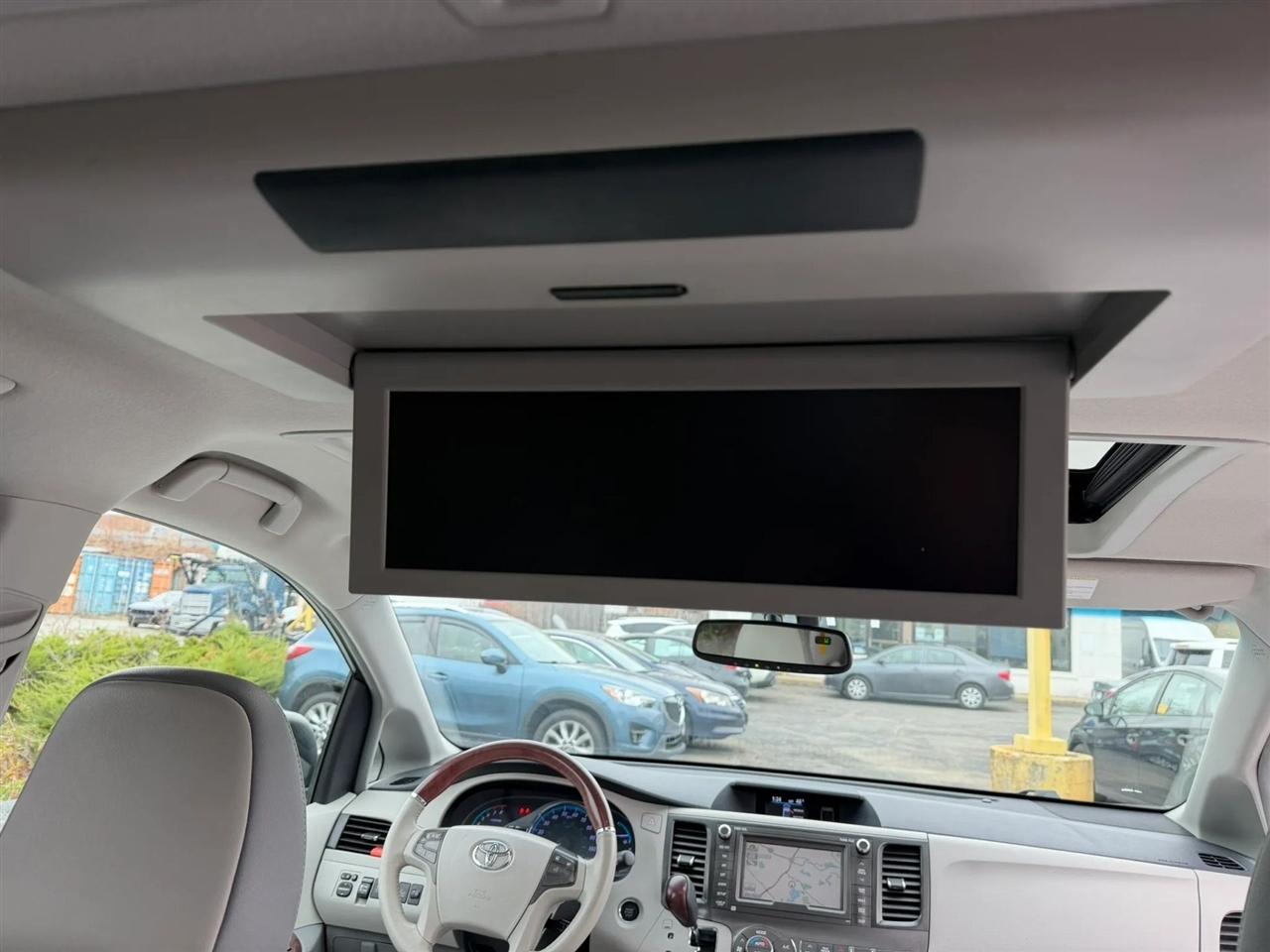 Toyota Sienna Limited AWD 7-Passenger V6 2014