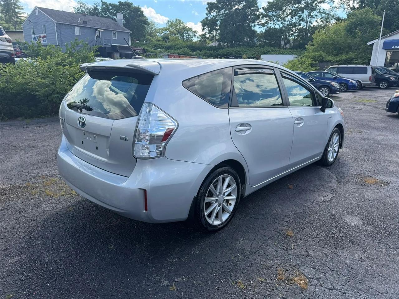 Toyota Prius V Five 2013