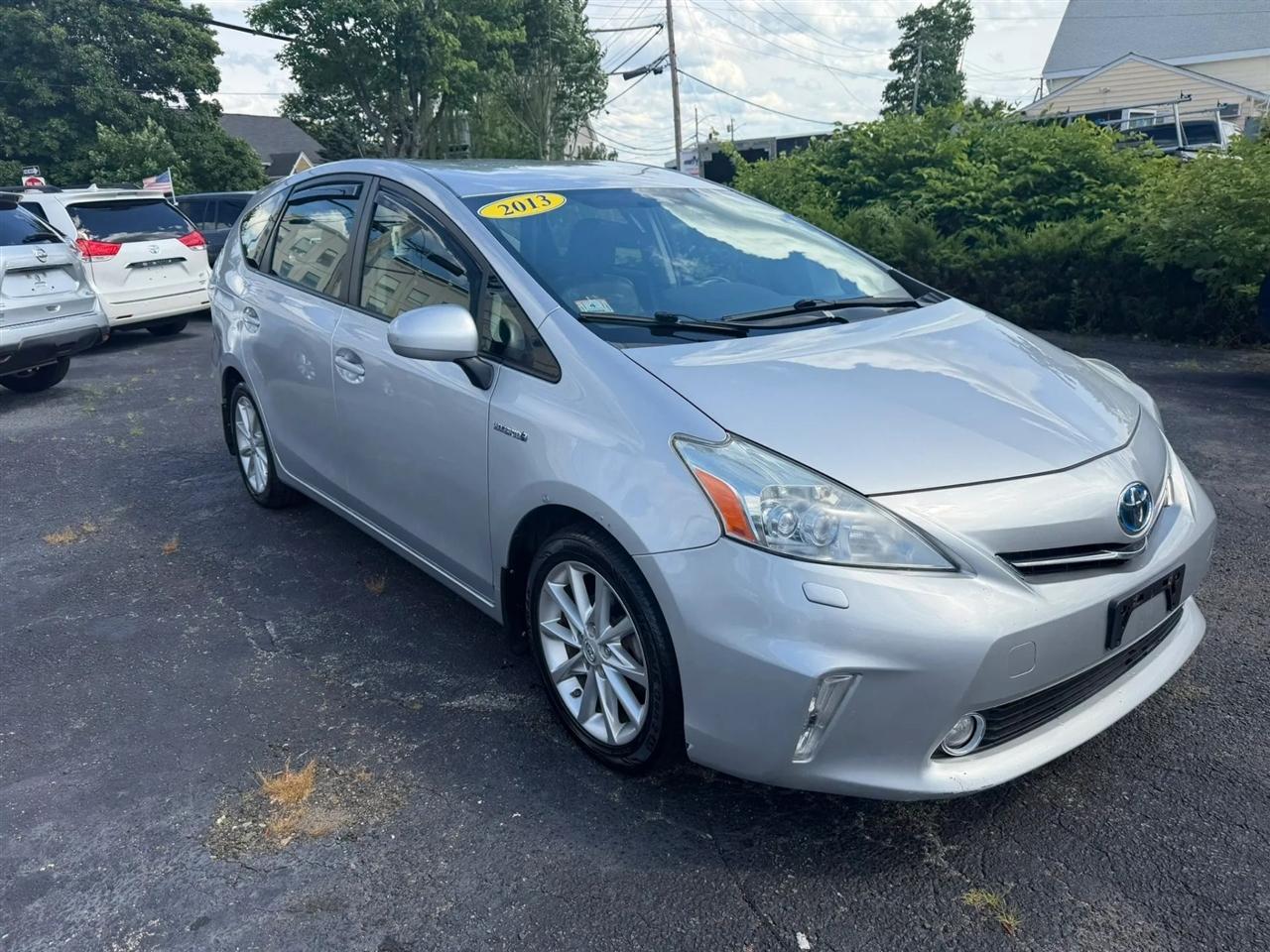 Toyota Prius V Five 2013