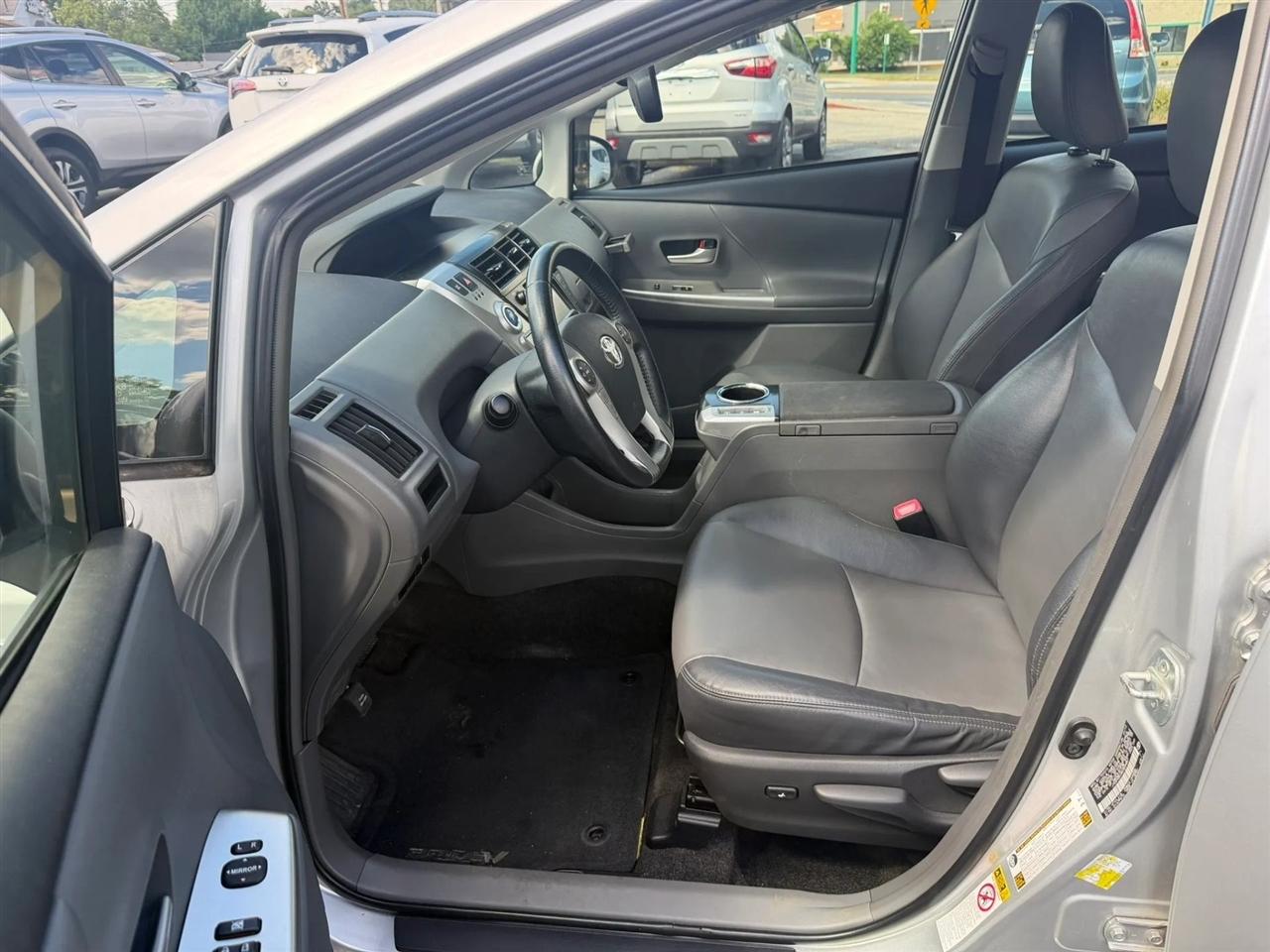 Toyota Prius V Five 2013