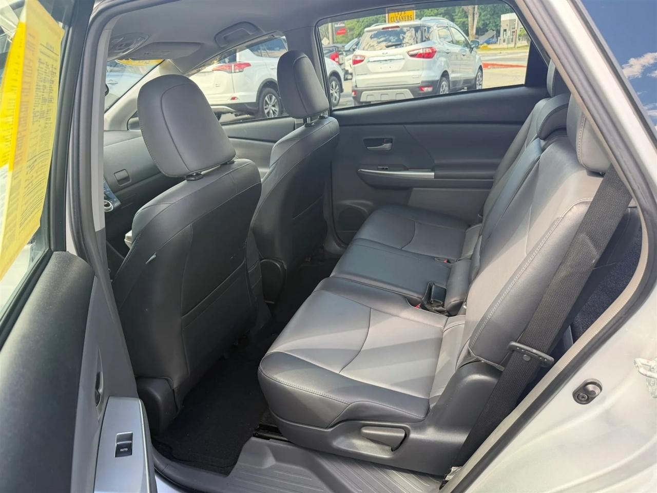 Toyota Prius V Five 2013