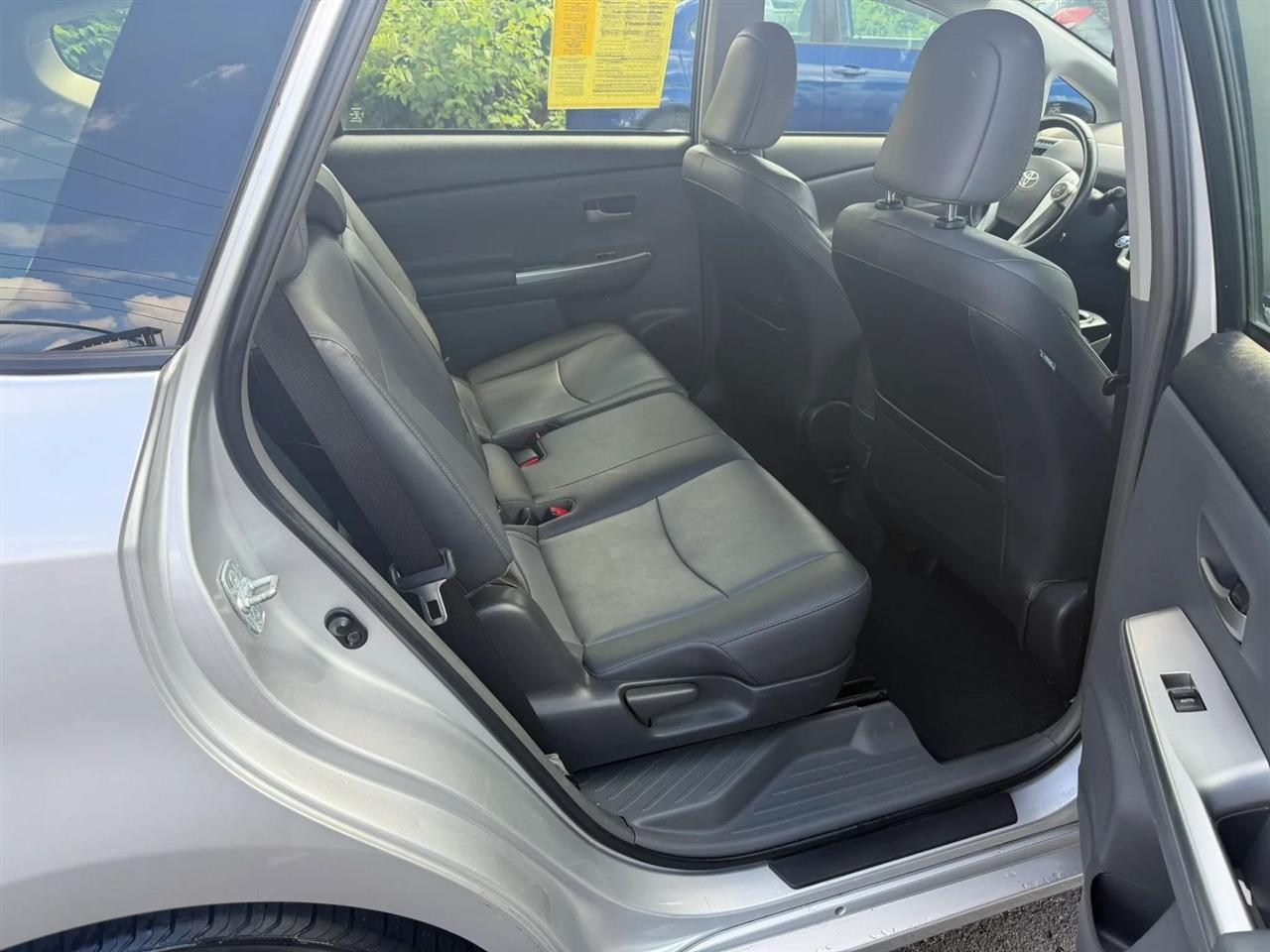 Toyota Prius V Five 2013