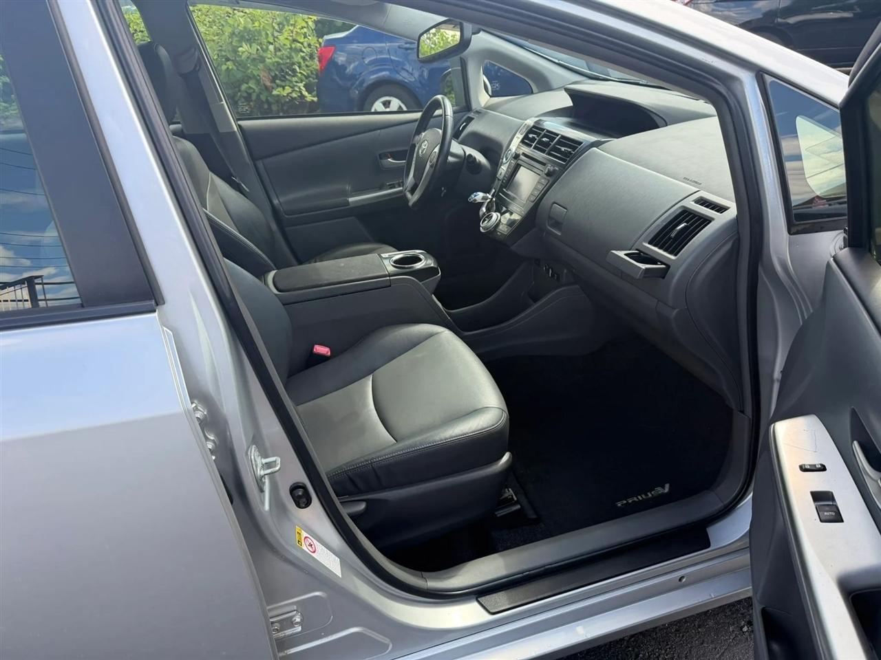 Toyota Prius V Five 2013