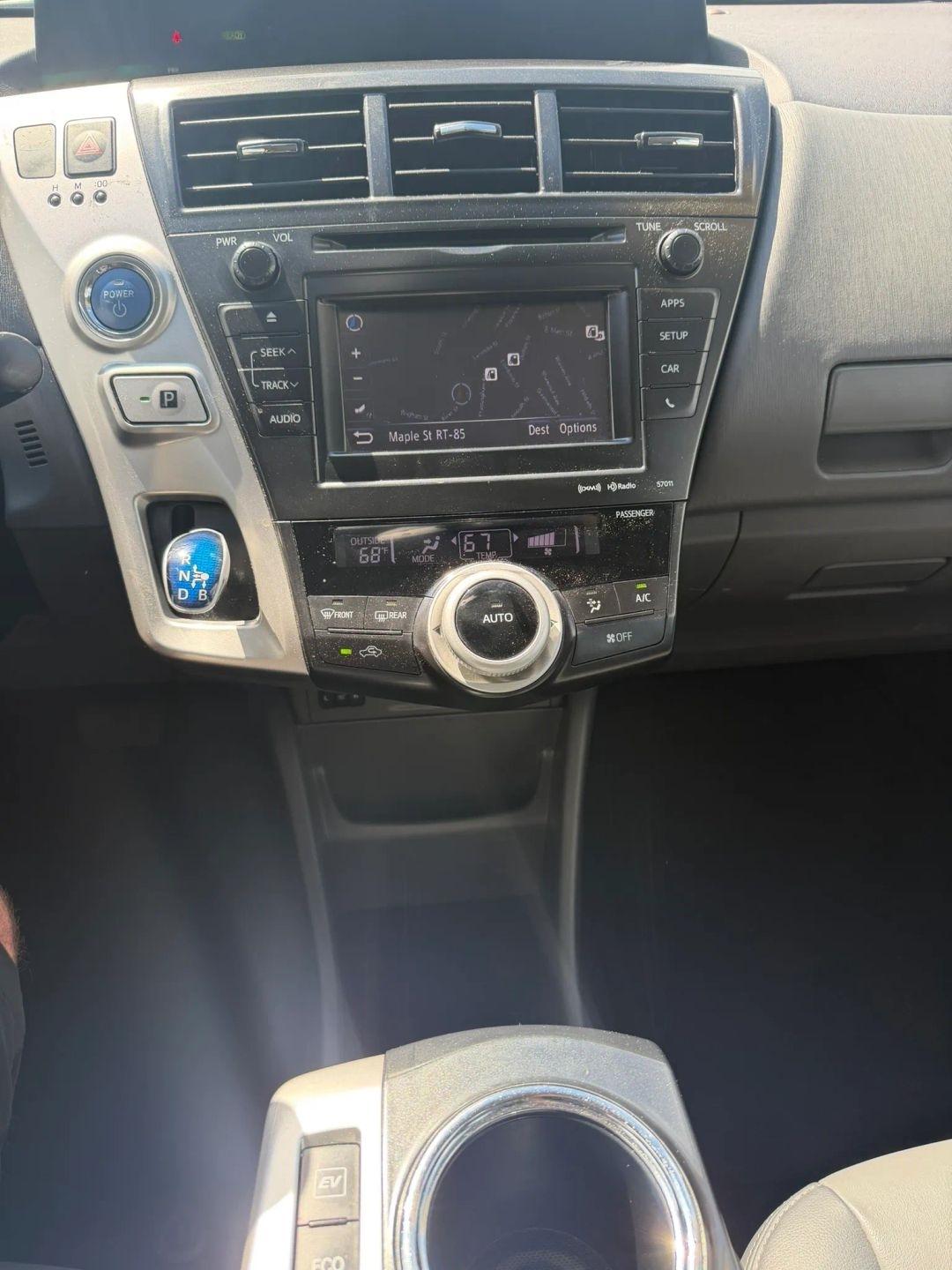 Toyota Prius V Five 2013