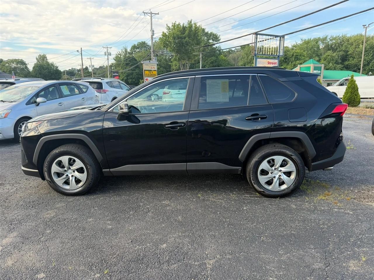 Toyota RAV4 LE AWD 2020