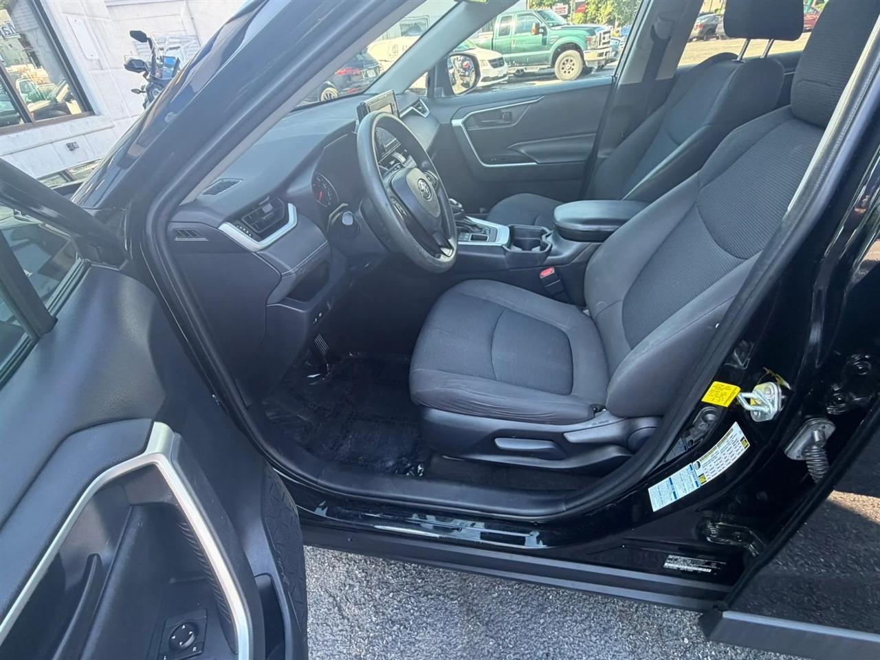 Toyota RAV4 LE AWD 2020
