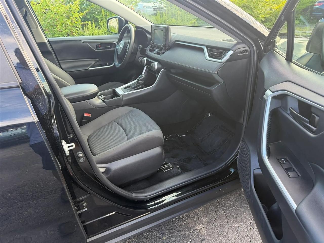 Toyota RAV4 LE AWD 2020