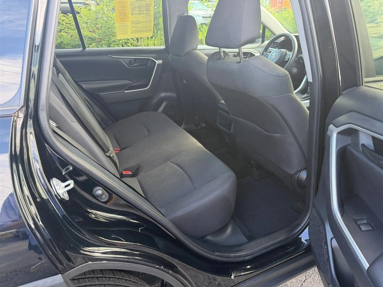 Toyota RAV4 LE AWD 2020