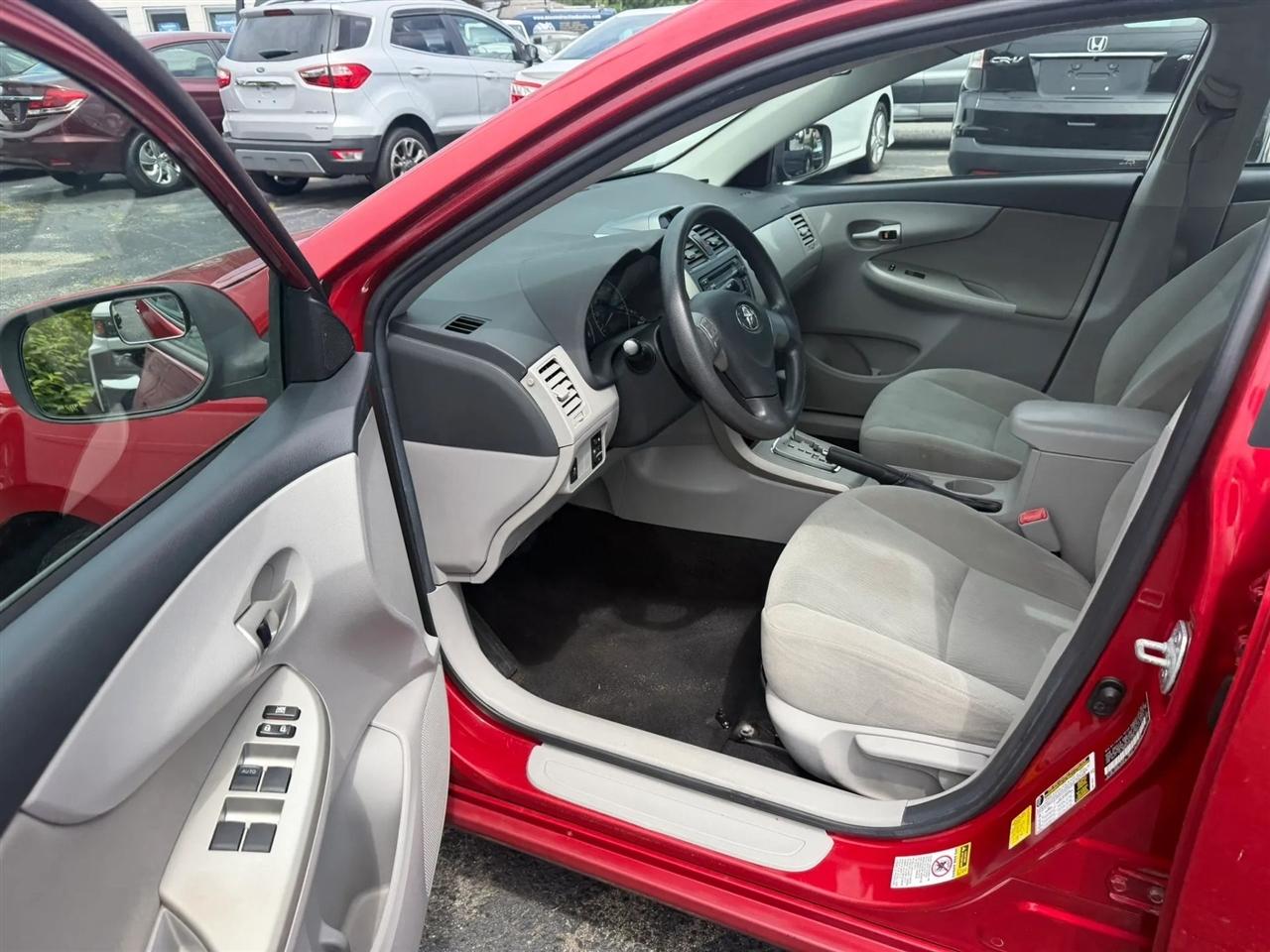 Toyota Corolla LE 4-Speed AT 2012