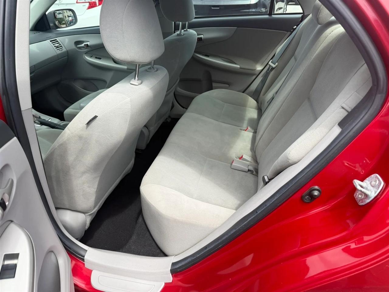 Toyota Corolla LE 4-Speed AT 2012