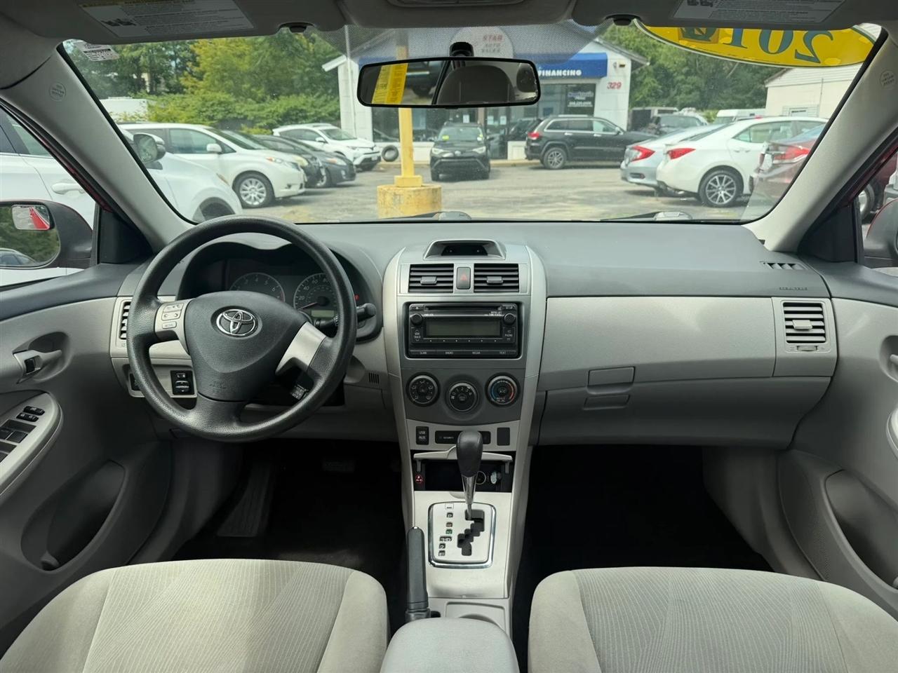 Toyota Corolla LE 4-Speed AT 2012