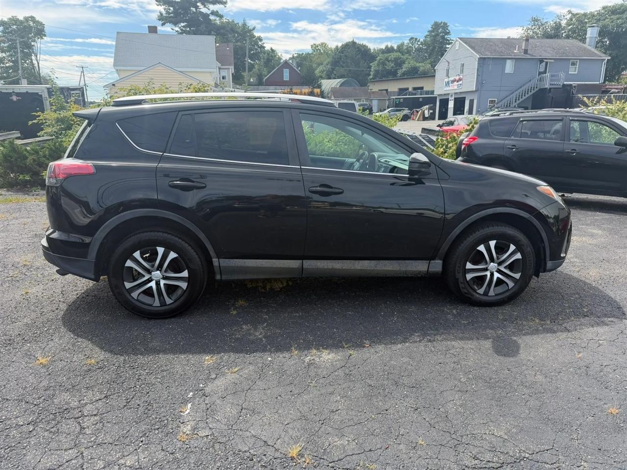 Toyota RAV4 LE FWD 2016