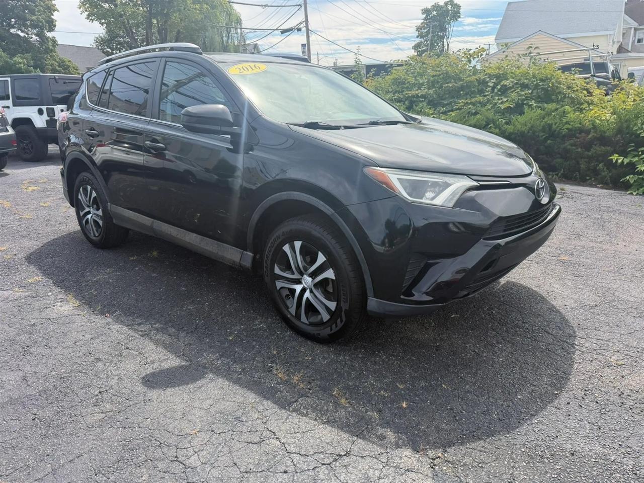 Toyota RAV4 LE FWD 2016