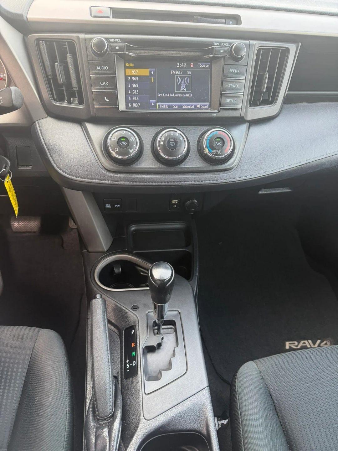 Toyota RAV4 LE FWD 2016