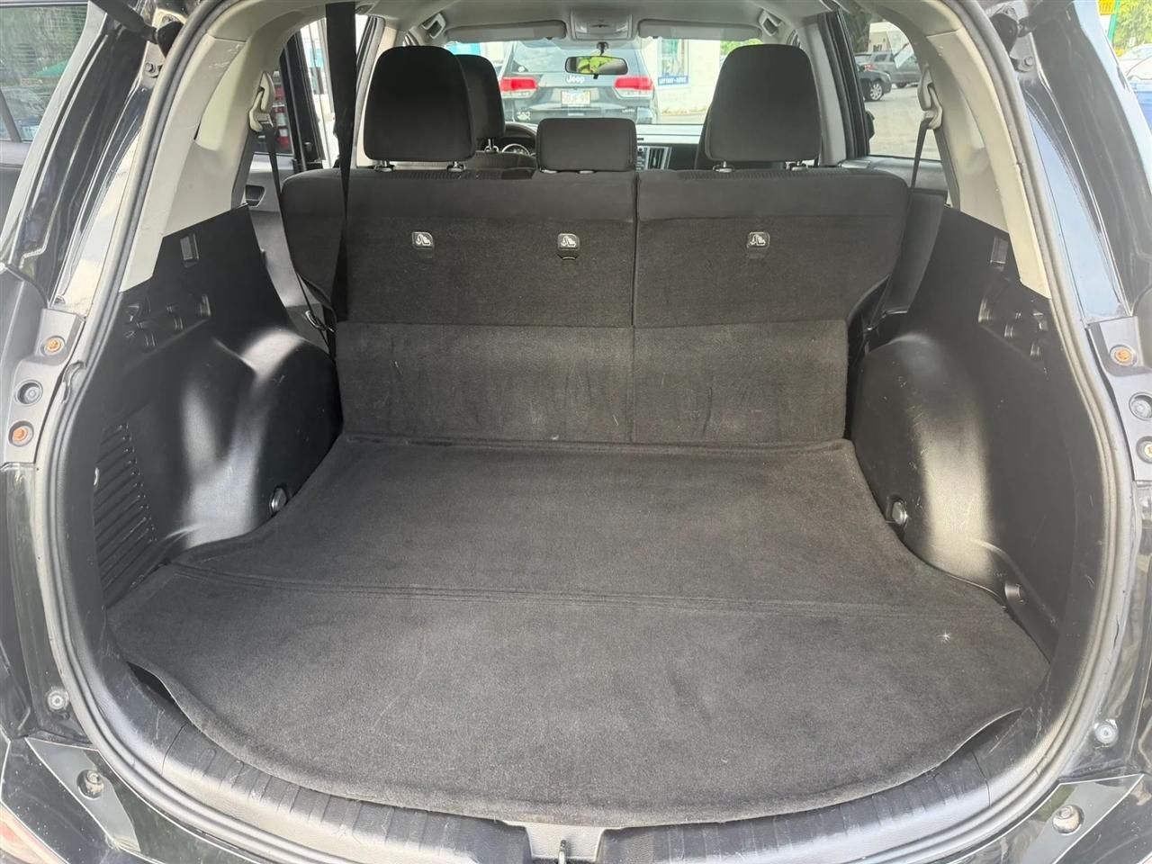 Toyota RAV4 LE FWD 2016