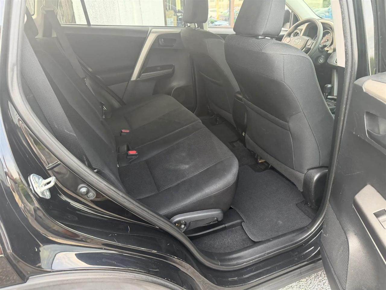 Toyota RAV4 LE FWD 2016