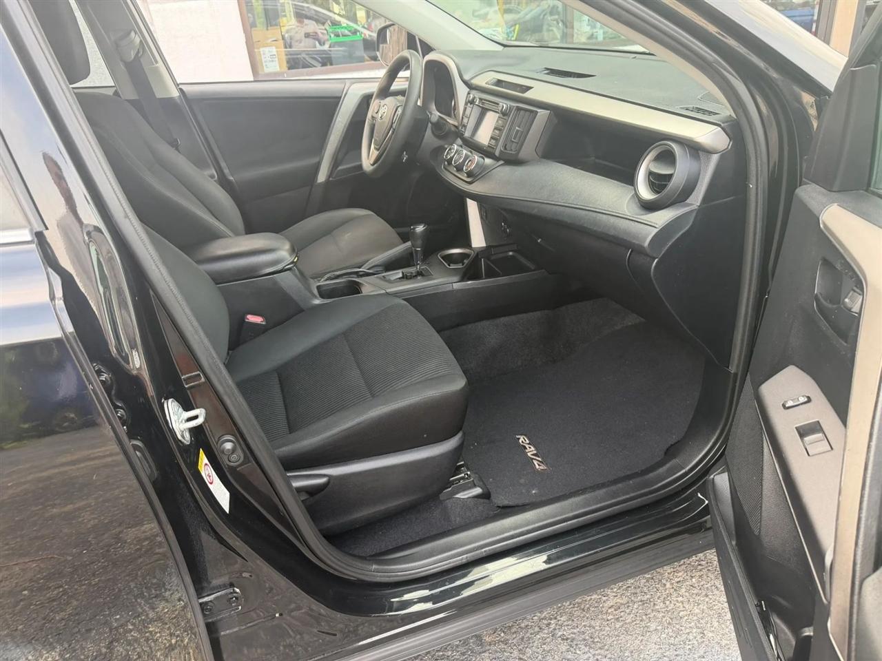 Toyota RAV4 LE FWD 2016