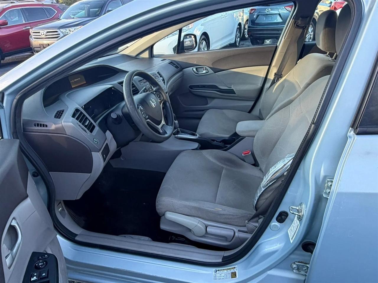 Honda Civic LX Sedan 5-Speed AT 2012