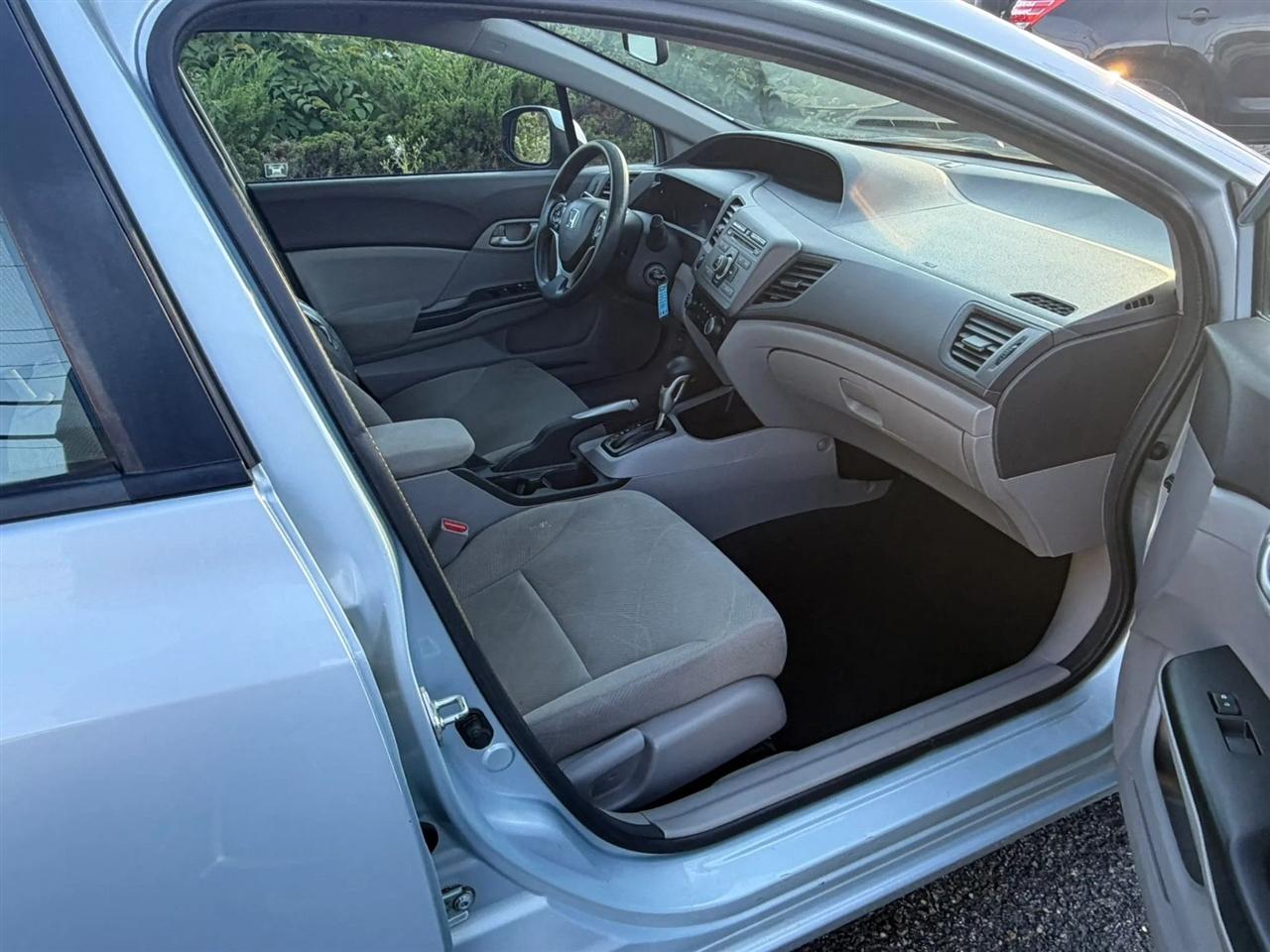 Honda Civic LX Sedan 5-Speed AT 2012