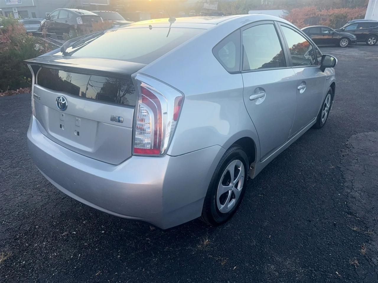 Toyota Prius Prius V 2012