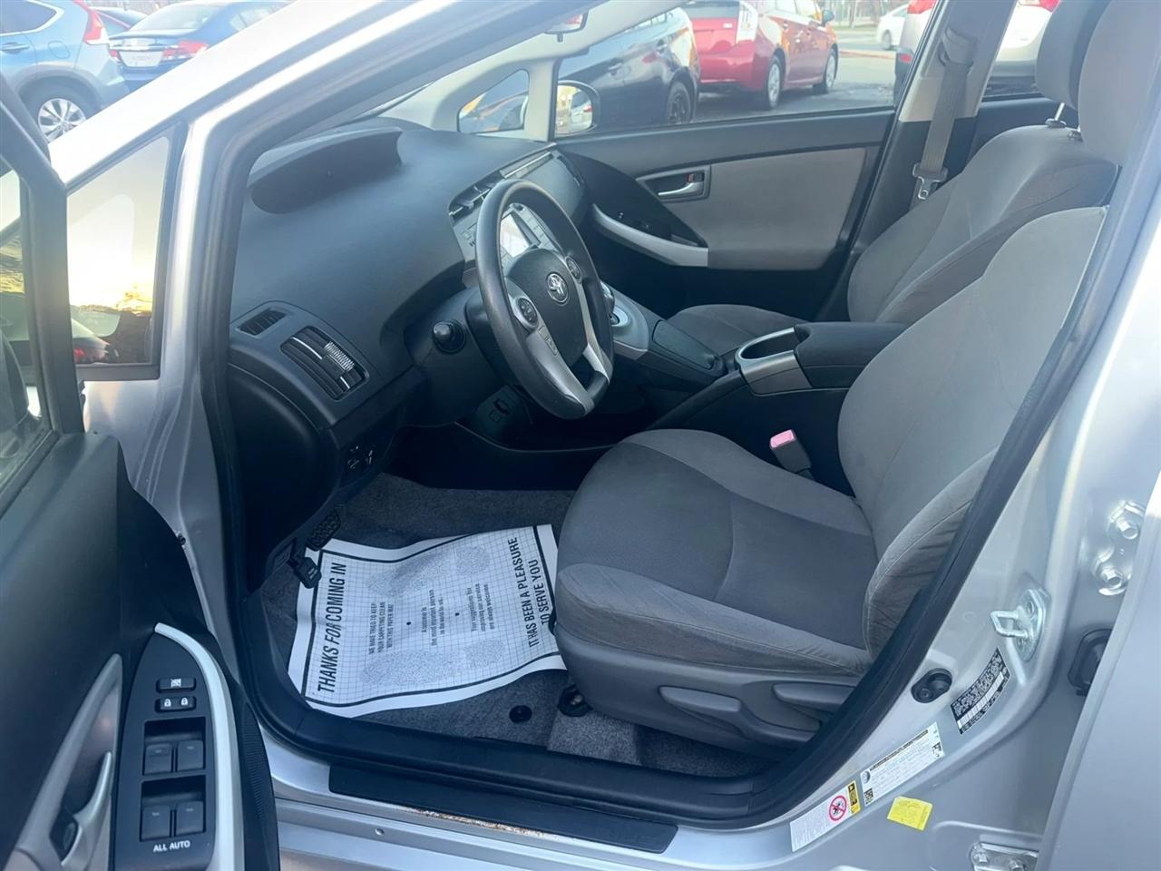 Toyota Prius Prius V 2012