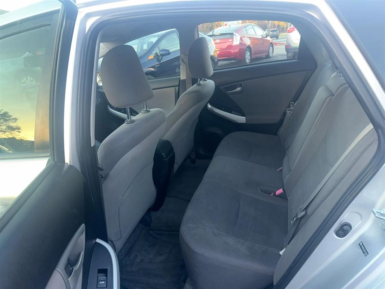 Toyota Prius Prius V 2012