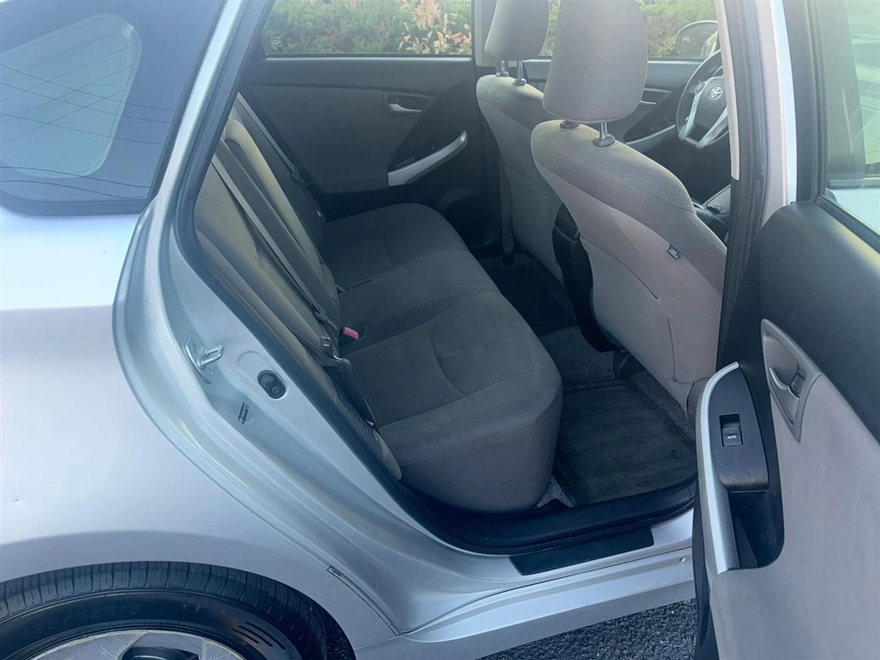 Toyota Prius Prius V 2012